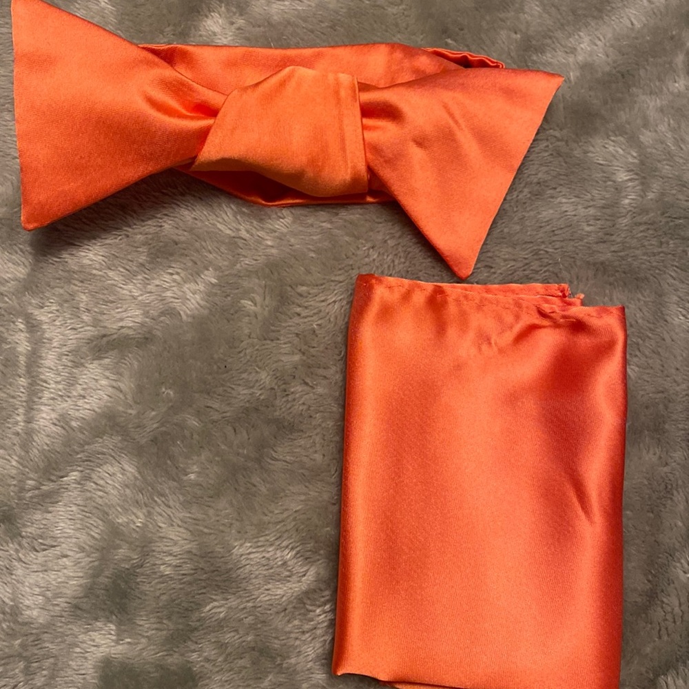 Self tie, bowtie and hanky sat